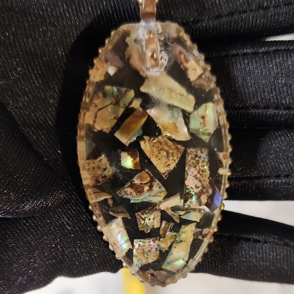 Abalone Iridescent Pendant Necklace 1960's - Picture 10 of 11